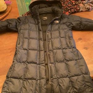 Women’s black north face winter coat small